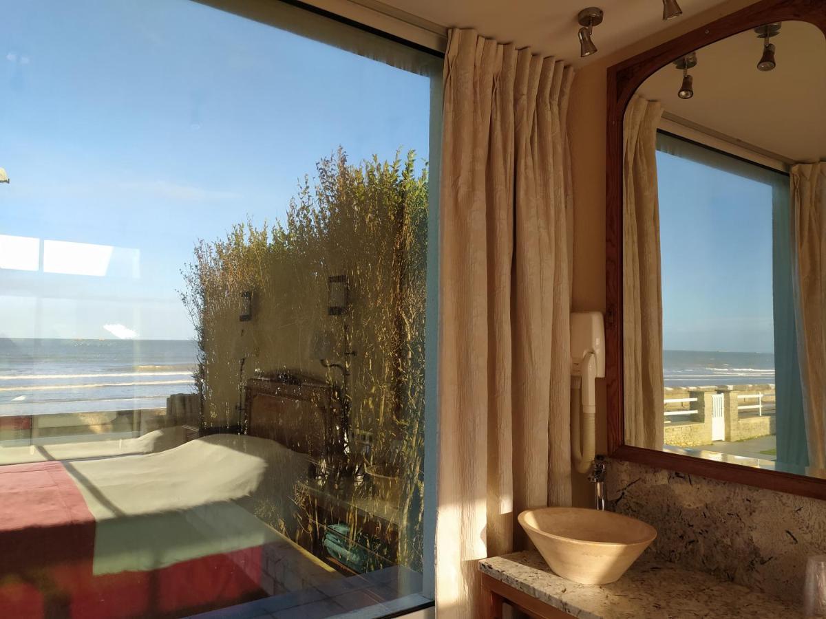 Gites "Plage" Ou "Pieds Dans L'Eau" En Front De Mer A Asnelles , 3Km D'Arromanches, 10Km De Bayeux 外观 照片